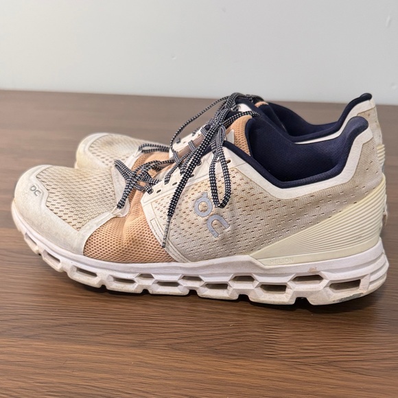 On Running Women’s Cloudstranauts Running Shoes Sz 9.5 - Picture 2 of 9